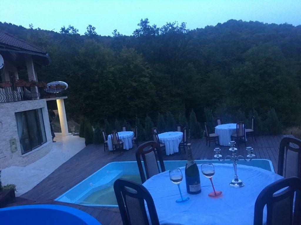 Pensiunea Medeea Hotel Pestis Екстериор снимка
